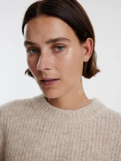 EDITED Basic Truien Trui Yella Dames Beige -TrendHaven d2643495844d0f5018f68c44b79dd2b2 scaled